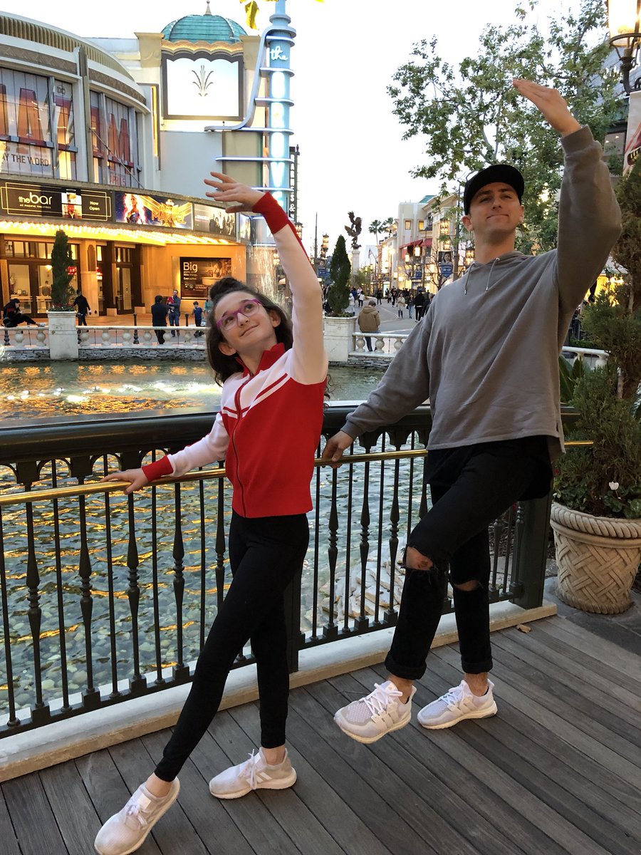 Dfoliofire's tweet photo. In LA for the week to train and have some family time with big bro. @MTAAgency #dancer @HwdVibe @lizimperio last week had first voice lesson and first commercial acting class. We love LA. Hello Hollywood and Universal Studios. @UniStudios @edge_pac https://t.co/Vg5KZPKf5F