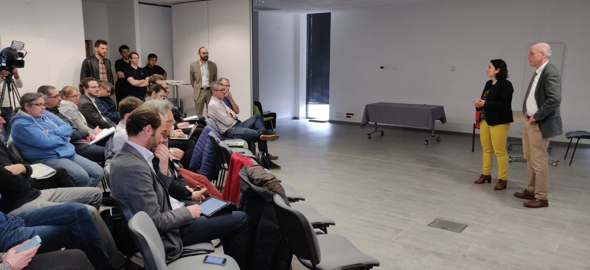 CentraleNantes's tweet photo. L'équipe @SmartHealthCN a présenté aujpourd'hui son projet de maison connectée pour la santé avec mise en situation réelle et démonstrations, en présence de leur partenaire du @CHUnantes et sous les caméras de @F3PaysdelaLoire ! 
#RealiteVirtuelle #MaisonConnectee #Sante https://t.co/O3LK1z3vfi
