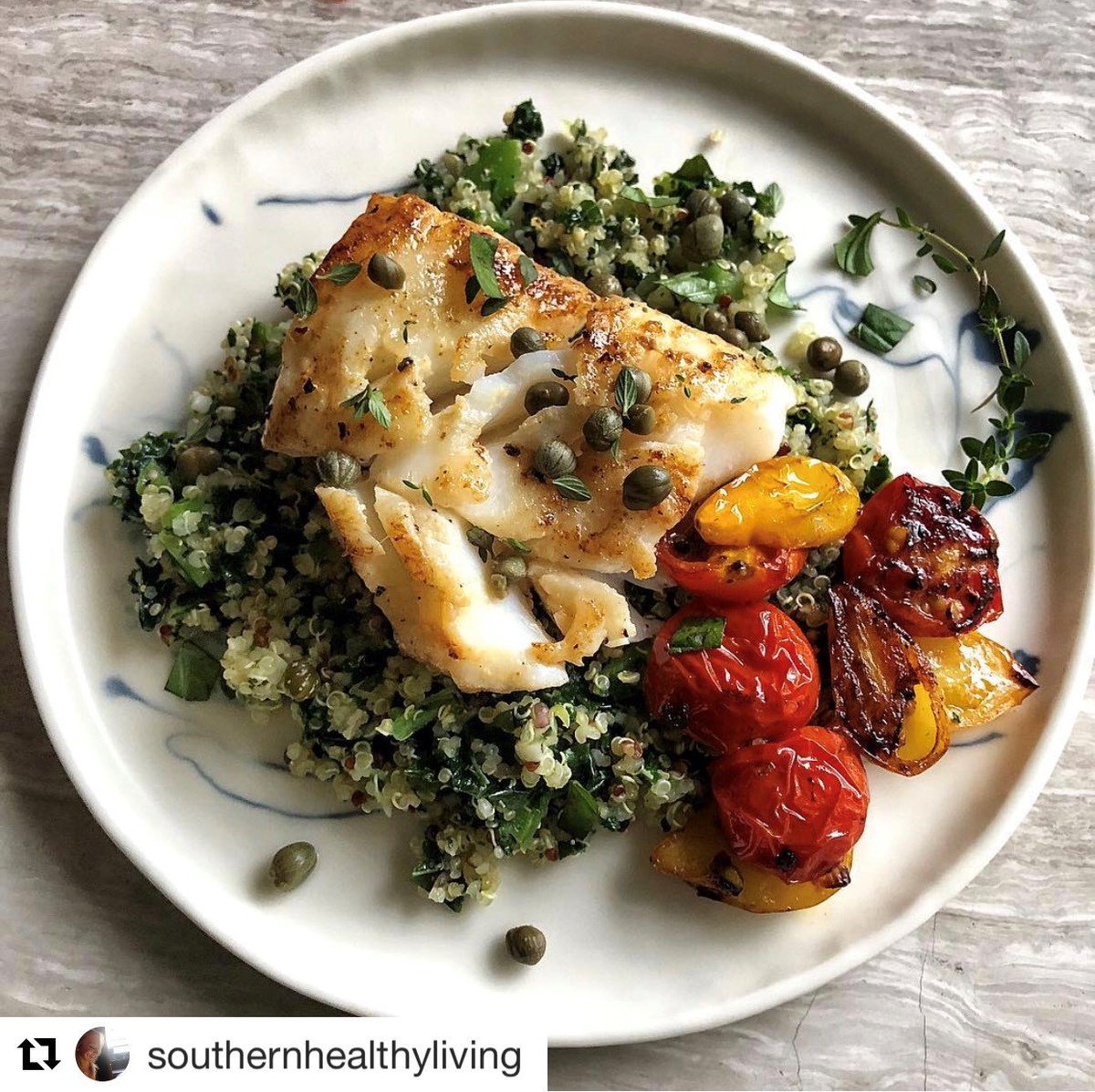 PathofLifeBrand's tweet image. Quinoa &amp;amp; Kale + grilled fish + roasted tomatoes = #DinnerSolved ✅

📸: @southernhealthyliving
