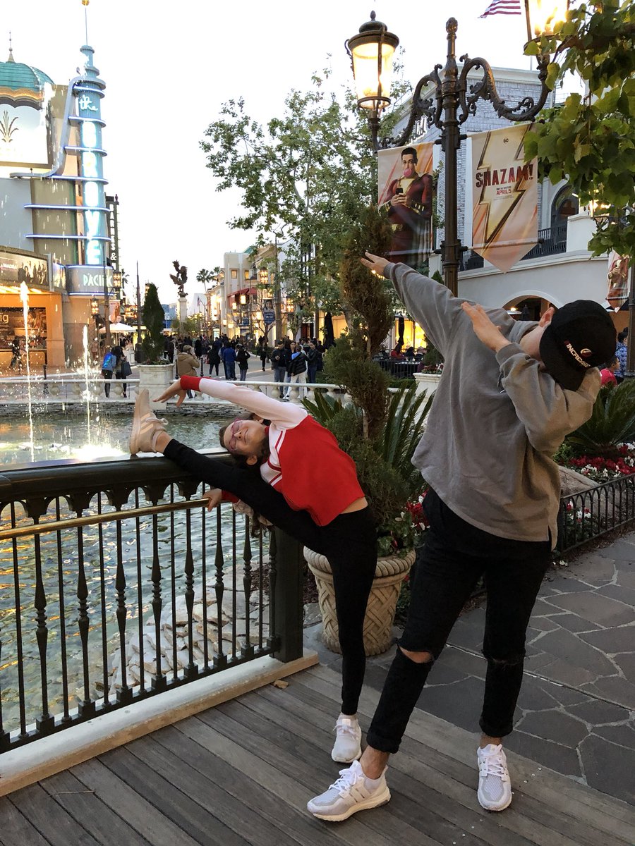 Dfoliofire's tweet photo. Hello LA. We love you! @MTAAgency https://t.co/DSqpQ7Dm2c