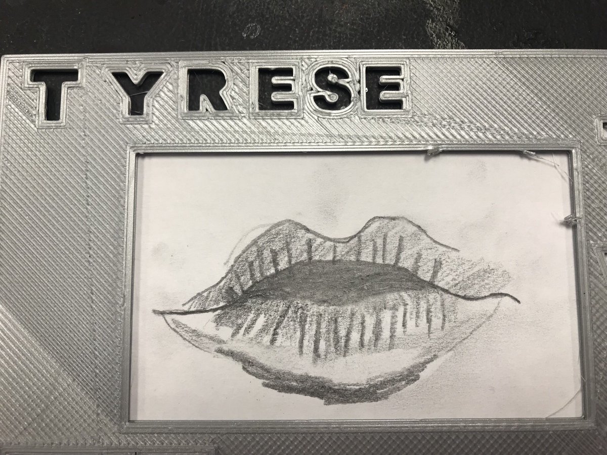 jaimejoyh's tweet photo. 5th grade designed picture frames in Tinker Cad and 3D printed. Then in art class drew realistic eyes, noses, or mouths. @swartz_creek @ElmsRoad https://t.co/LAGWS61UwF
