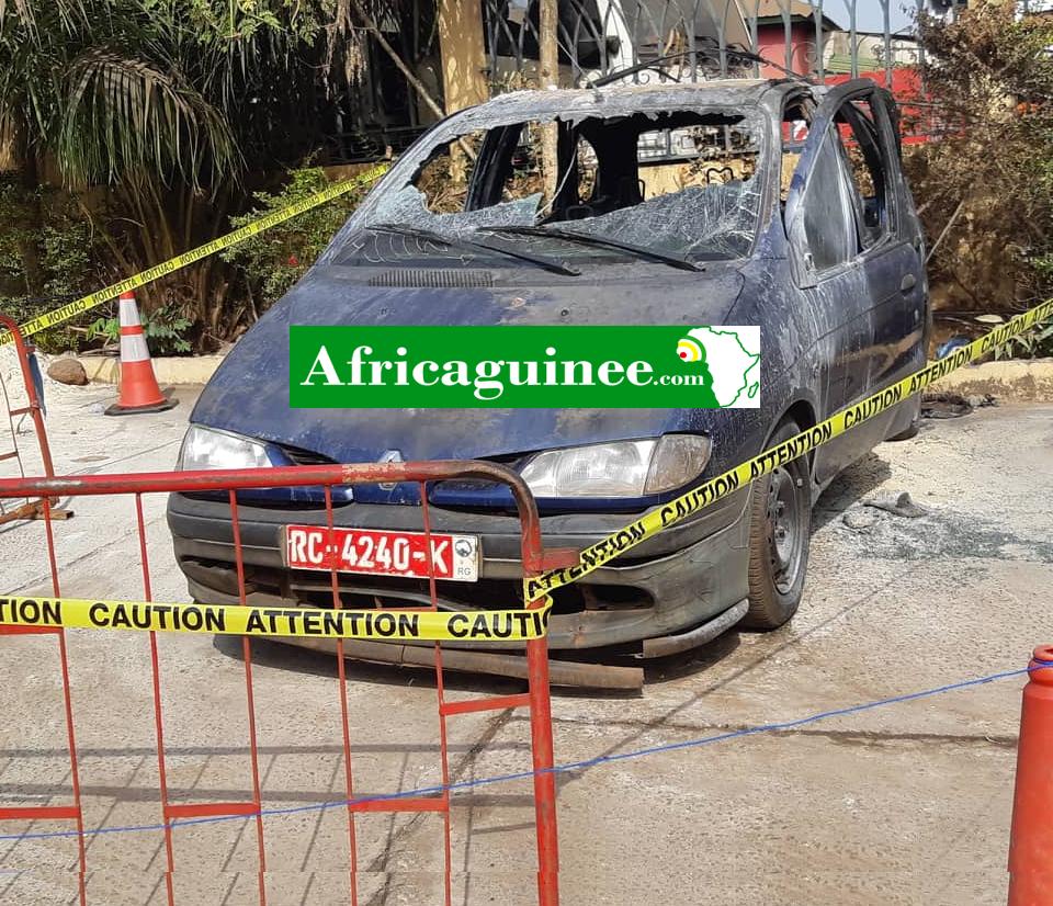 Africaguinee's tweet photo. #Conaky: Une voiture explose dans la mairie de Matoto. Le maire Mamadouba Tos Camara parle d'attentat. https://t.co/HMsoV5LzZL https://t.co/rQE6Gua3Fq