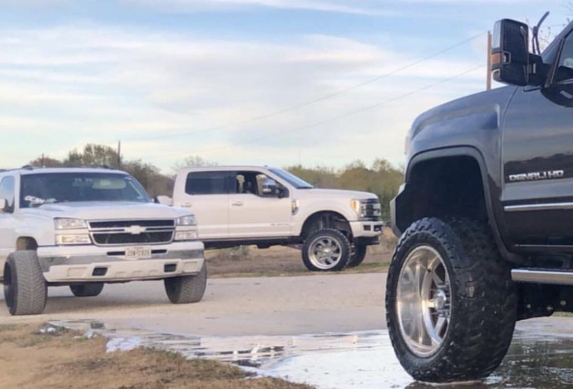 ernesto__campos's tweet photo. #22x14 #Silverado #20x12 #Denali #22x14 #F250 https://t.co/lxfa8CIo5A
