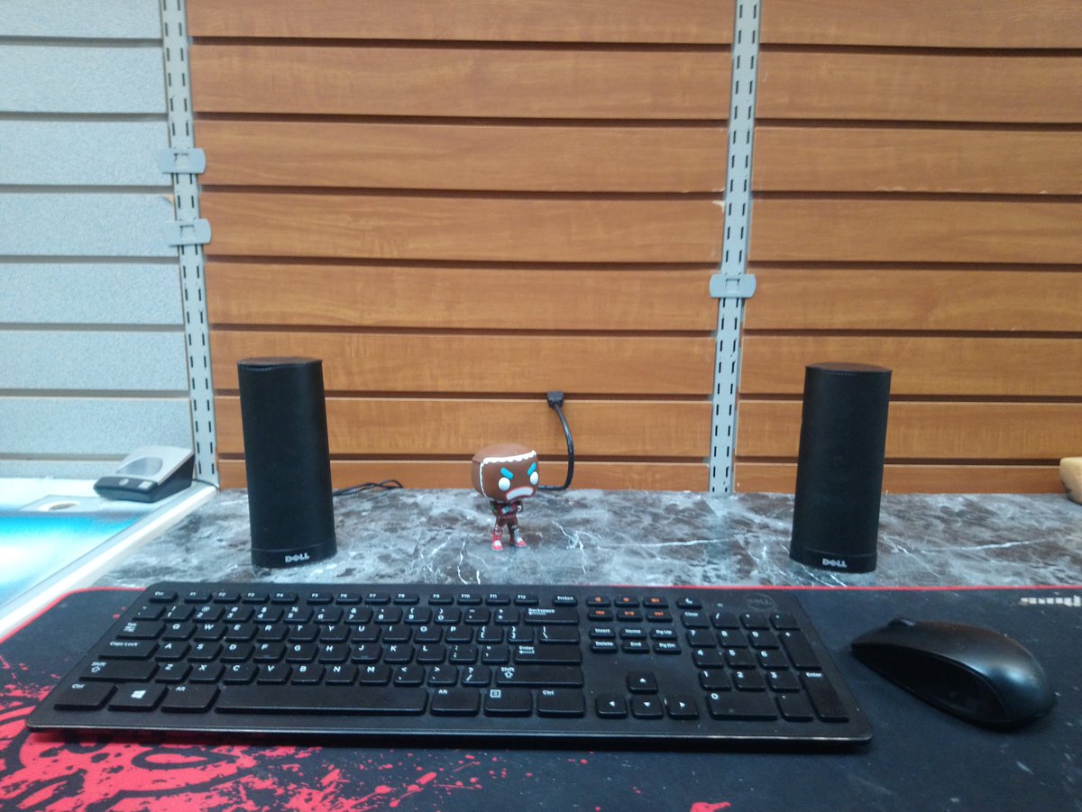 jDROID_'s tweet photo. My new 17" phantom pc monitor.
#700fps
Playing #Fortnite and characters.
feel so real #4D gaming 🤣🤣🤣🤣 https://t.co/U4gz4uj83d