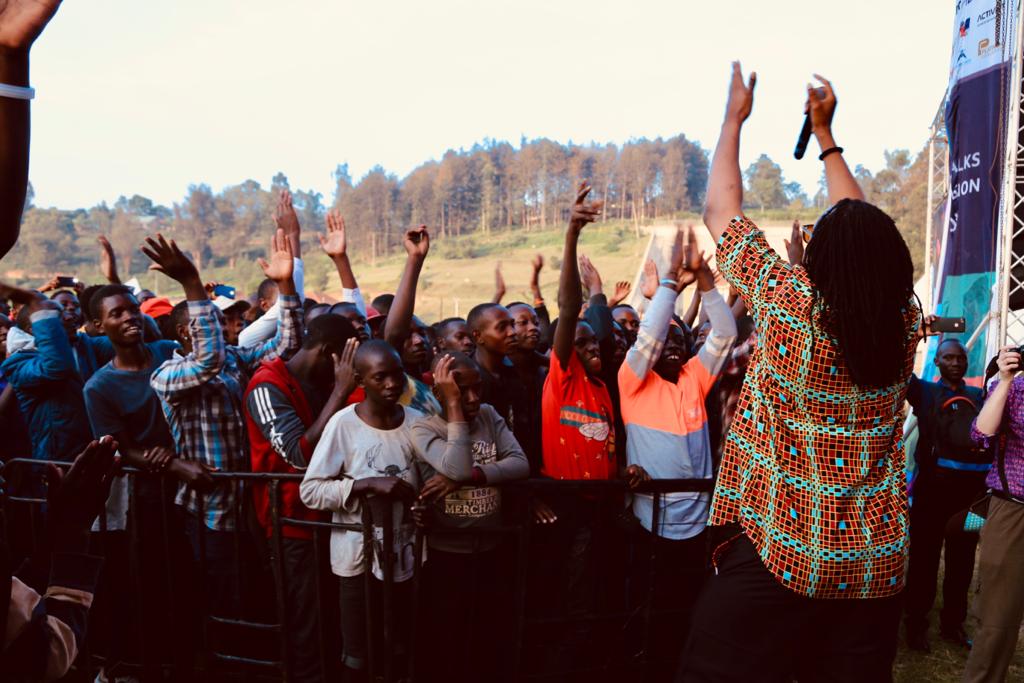 SAUTIplusTV's tweet photo. And the crowd goes wild for Navio.. They can't get enough of his Afrofusion hits... #Obugalo #GirlsFest19 https://t.co/ovtbqoBvTd
