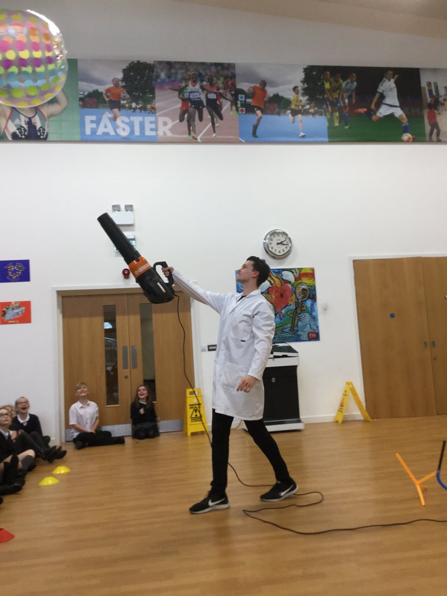 ColeshillHeath's tweet photo. Day 2 @ColeshillHeath #ScienceWeek2019. Another fantastic science session exploring physics and chemistry. Impressive knowledge displayed by Year 4. #learningwarriors @MissJ_Robinson @nfowles5 @Stevens_Matt1 @dad07day @cathiewhiting1 https://t.co/KWVsbZN1jY