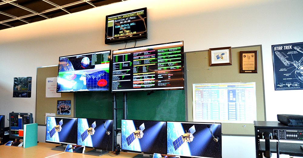 captechu's tweet photo. Hey high schoolers! Do you love #SpaceScience? Join us for Learn, Build, Launch Days. Free in partnership with SEP, learn to talk like a mission controller and build and launch your own payload. https://t.co/t3yMQoR2Hh
#STEM #HighSchool #SummerProgram #AstronauticalEngineering https://t.co/XgD0XBR2pU