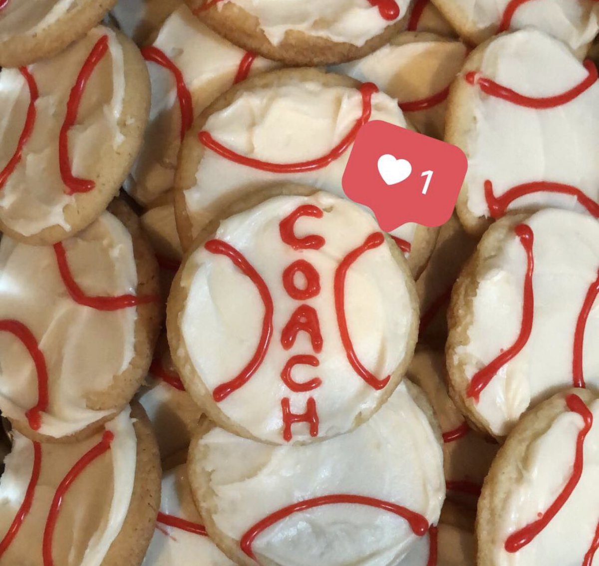 ajomiller's tweet image. It’s Opening Day in the Miller house. We’re having cookies for breakfast and this tiny human was ready to rock by 7:15. Let’s go @U_H_S_Baseball #repeattheprocess #coachskid #openingdaytraditions #baseballlife 💙⚾️💙