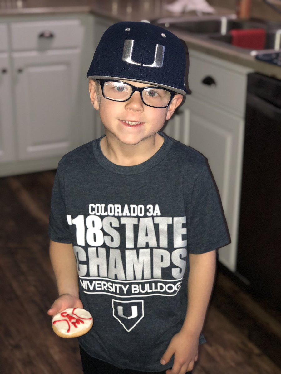 ajomiller's tweet image. It’s Opening Day in the Miller house. We’re having cookies for breakfast and this tiny human was ready to rock by 7:15. Let’s go @U_H_S_Baseball #repeattheprocess #coachskid #openingdaytraditions #baseballlife 💙⚾️💙