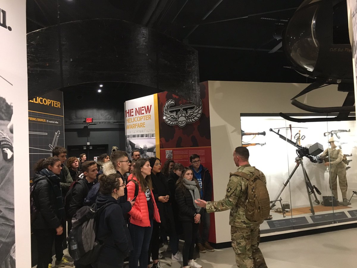 101stAASLTDIV's tweet photo. #HappeningNow - Mayor of Carentan 🇫🇷 and delegation of representatives, plus 24 French students, tour @FortCampbell and lay wreath to remember WWII. They are visiting to help plan @101stAASLTDIV D-Day 75th Anniversary activities. https://t.co/RWYv3YcdY8