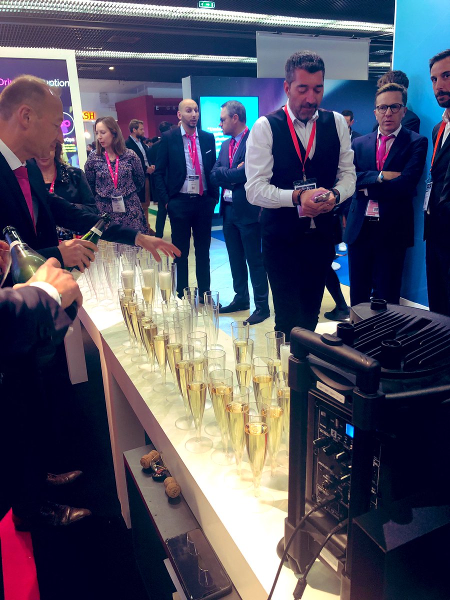 Clap de fin de cette édition 2019 <a href="/bigdataparis/">BIG DATA & AI PARIS</a> ! Un grand merci à tous et avant la fin ... CHAMPAGNE !!! <a href="/jemsgroup/">JEMS</a> #BigData #DataAnalytics <a href="/nplk92/">nplk92</a> <a href="/mapr/">MapR</a>