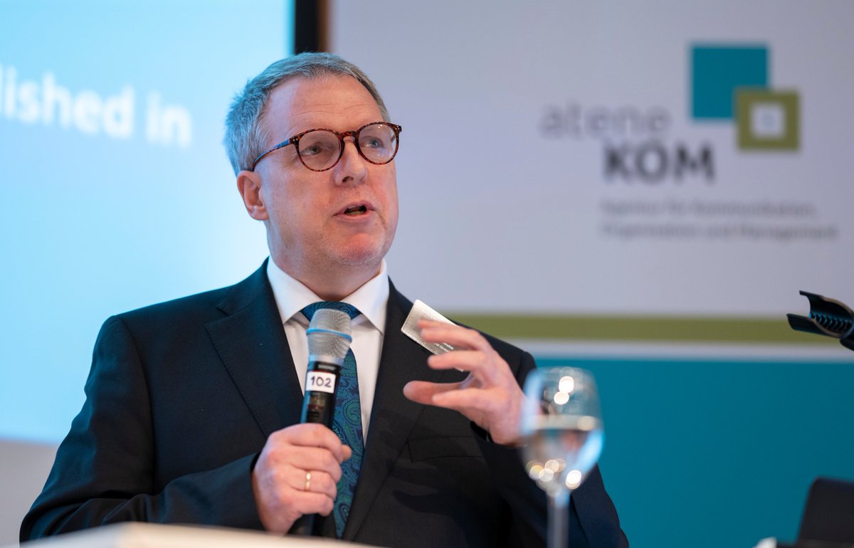 aconiumGmbH's tweet photo. 2nd part of #GovernmentalDay Workshop: @mmaija explains Finnish digital strategy #5G #funding #marketdriven | C. Zieske (#ateneKOM) on #GIS and using #Data for opening up #Synergies | 
@wildwouterbaan (@leiedal) gives information on pilot cases of @coraproject  #ruralareas https://t.co/auWWLyqGtI