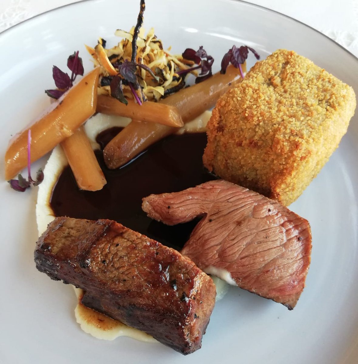 Au restaurant Vidal, à St-Julien-Chapteuil (43), une cuisine fraîche et colorée réalisée à 4 mains par un père et son fils : la relève est assurée.