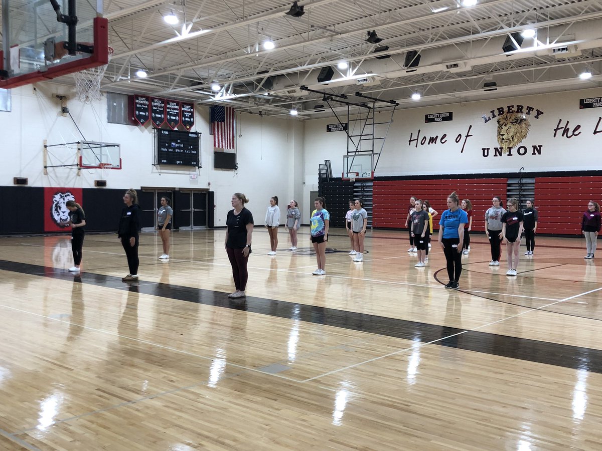 CheerLuhs's tweet photo. Cheer clinics happening this week! If you have a spring sport and cannot make-it, contact us you can still tryout! #LUCheerden https://t.co/1H6wcXdy3x
