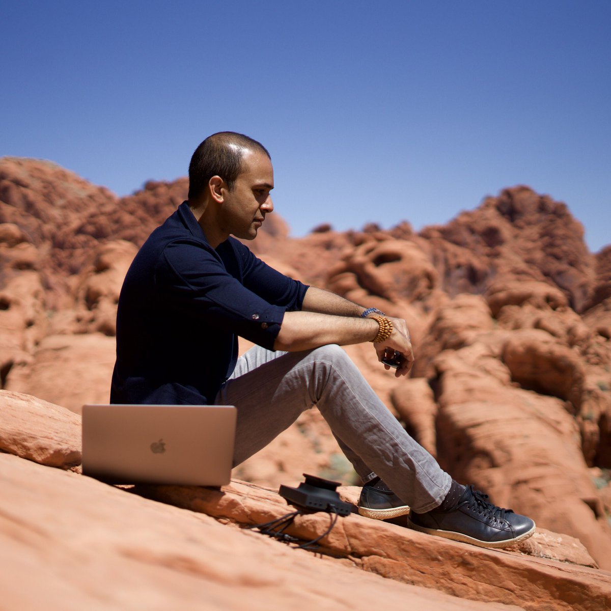 SanjayCofficial's tweet photo. “I think I left my usb-c adapter in the car.”
Photo: @Hinduprinze #MacbookProblems #musicproducer @Expressive_E https://t.co/ok4zb5mjgj