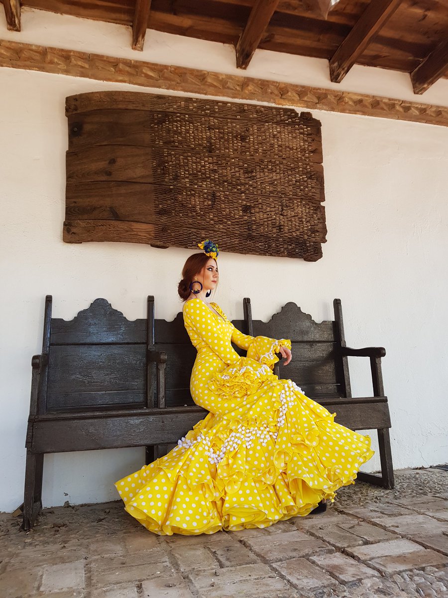 SonibelModaFlam's tweet photo. Amarillo como la luz del ☀️. Representa felicidad, un color con energía y mucha alegría.
A nosotras nos encanta y a vosotras?
#Sonibel #ModaFlamenca #Amarillo #ColecciónYoTeCielo #DiseñoUnico #nuevacolección #Simof2019 #Sevilla #TrajesdeFlamenca #Trajedesevillana #Lunares #yellow https://t.co/JkSr8qrLiN