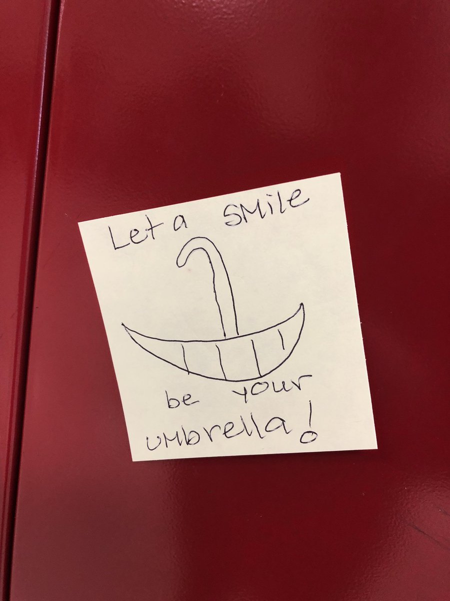 Krelmi's tweet image. Caught JCHS kids sharing the love today!!❤️ #randomactsofkindness #SWAGactivity