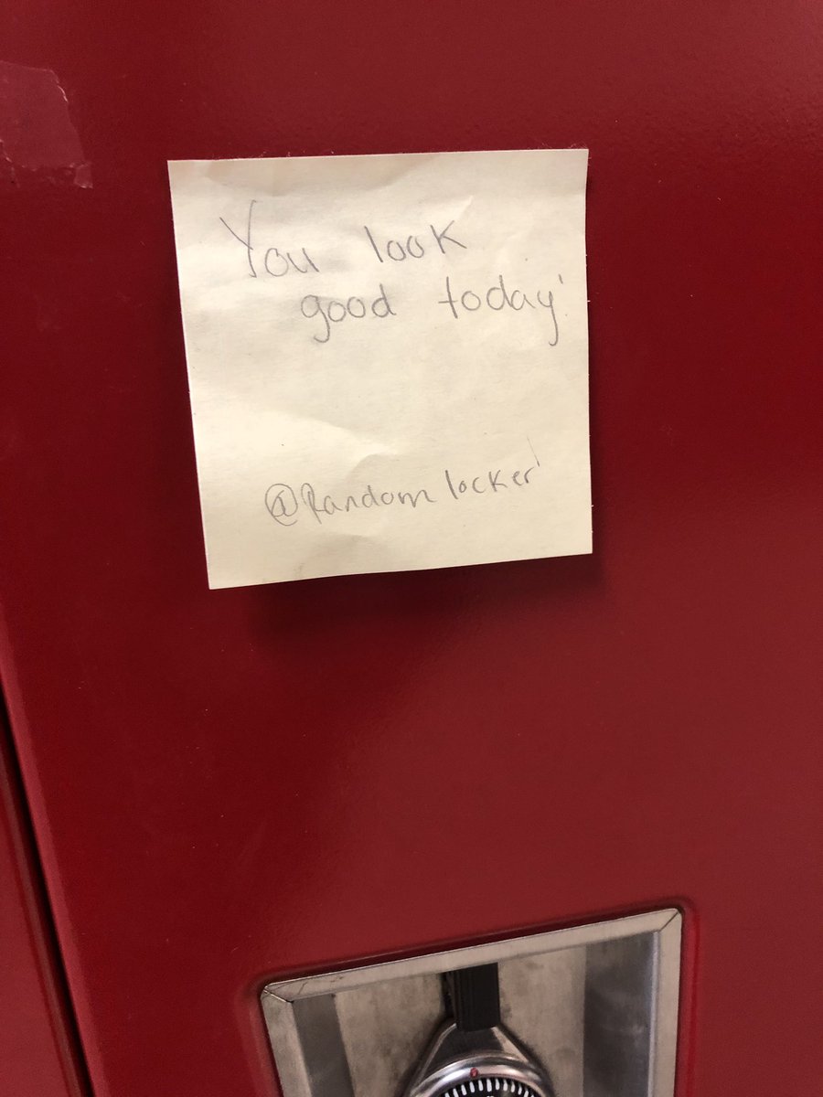 Krelmi's tweet image. Caught JCHS kids sharing the love today!!❤️ #randomactsofkindness #SWAGactivity