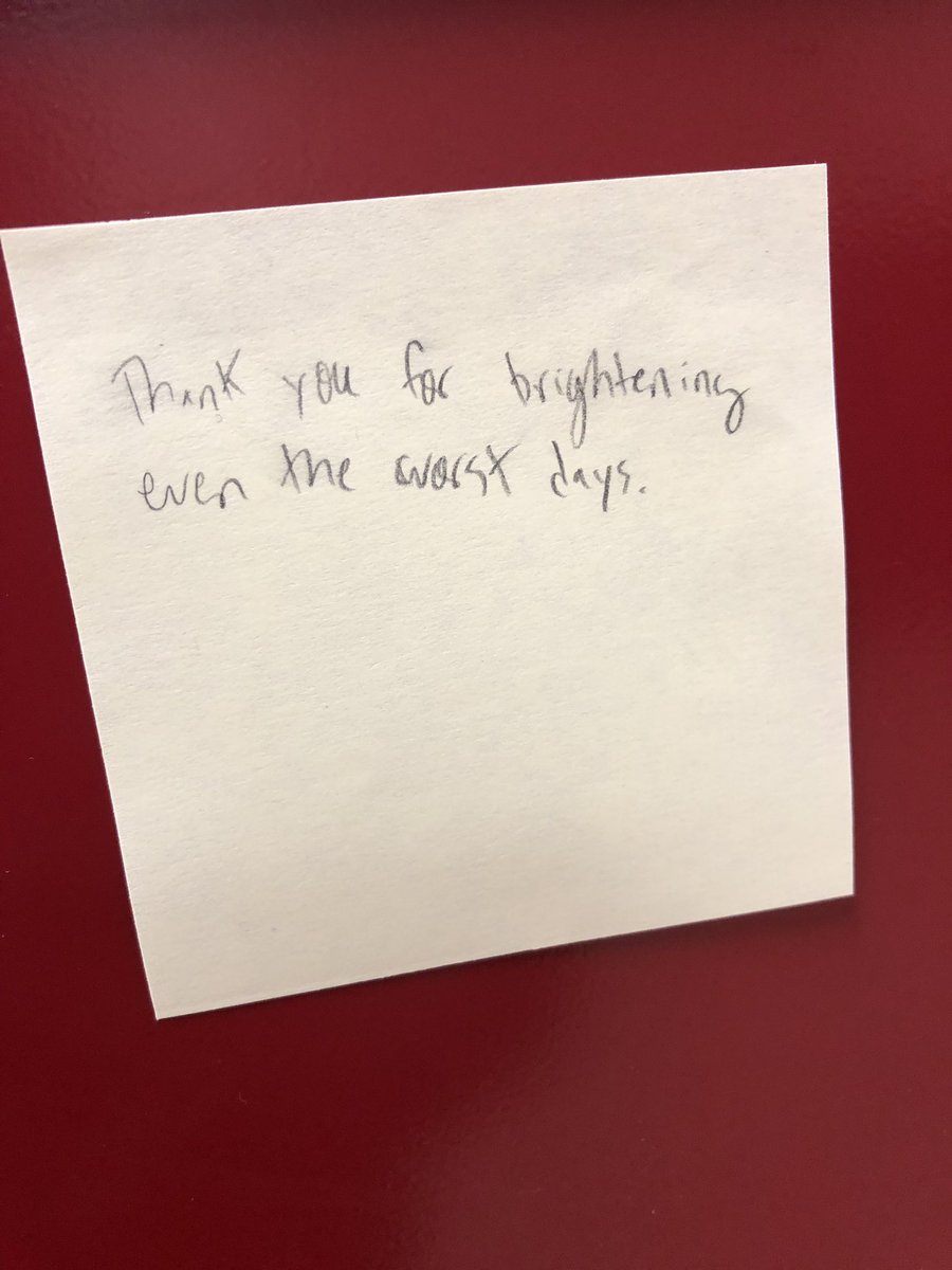 Krelmi's tweet image. Caught JCHS kids sharing the love today!!❤️ #randomactsofkindness #SWAGactivity