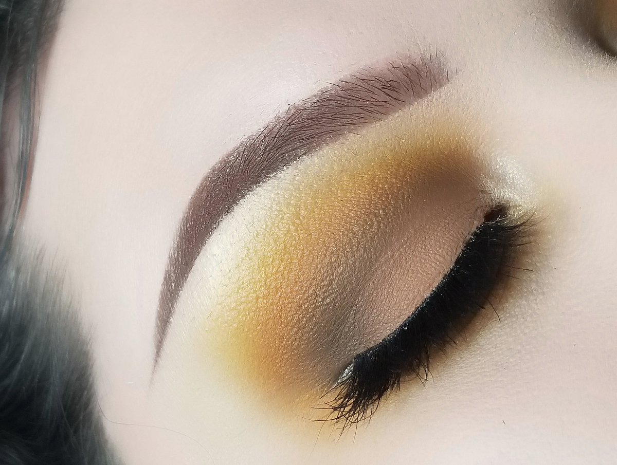 bri_eezymua's tweet photo. ⚠️⚠️⚡⚡final close up⚡⚡⚠️⚠️
What color  should I combo next ?? Will be using the new @juviasplace #afriquepalette https://t.co/JQzGTHRIgr