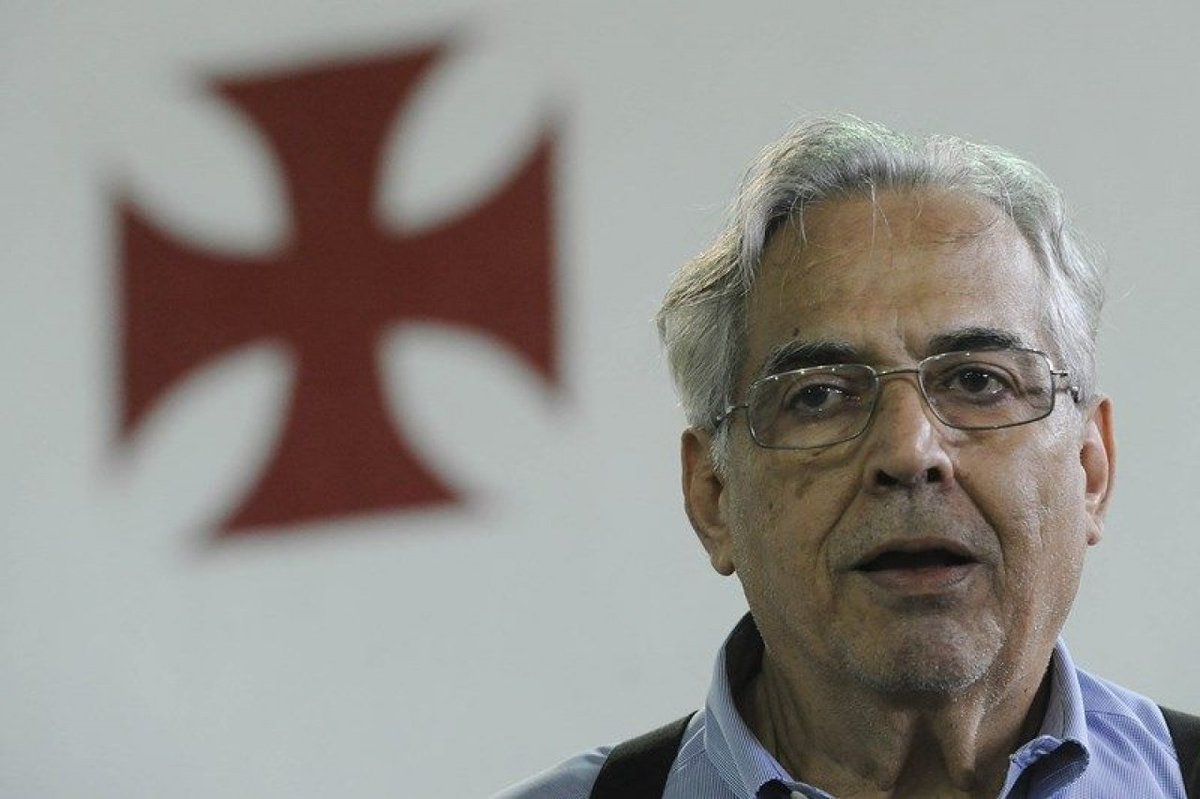 newscolina's tweet photo. “Se no Brasil existirem apenas cinco grandes clubes, o Vasco estará entre eles. Se existirem apenas três, lá estará o Vasco. E se existir apenas um grande clube, este será o Vasco”. 

— Eurico Ângelo Miranda https://t.co/UPheOngLl5