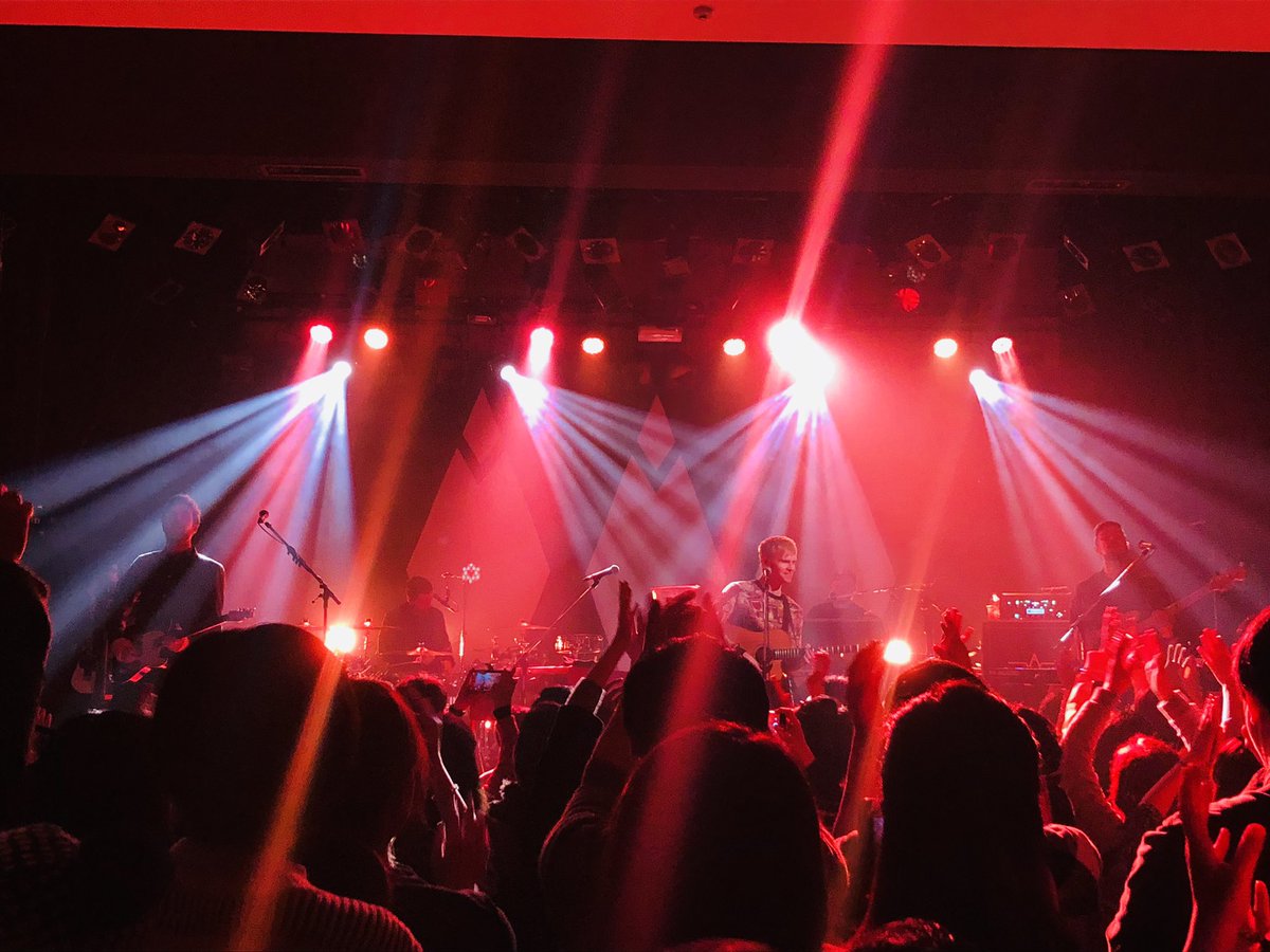 sakyary8's tweet photo. How amazing tonight!
Thank you so much! You guys are awesome!
I really enjoyed the gig!!
We hope you'll come to Japan again soon💕
コーダラインのライブ最高でした!
何回泣いたことか😭
幸運にも偶然会えたMarkに写真撮ってもらえました!
#kodaline
#KodalineInAsia
#PoliticsOfLivingTour https://t.co/jSNlkJHhjP