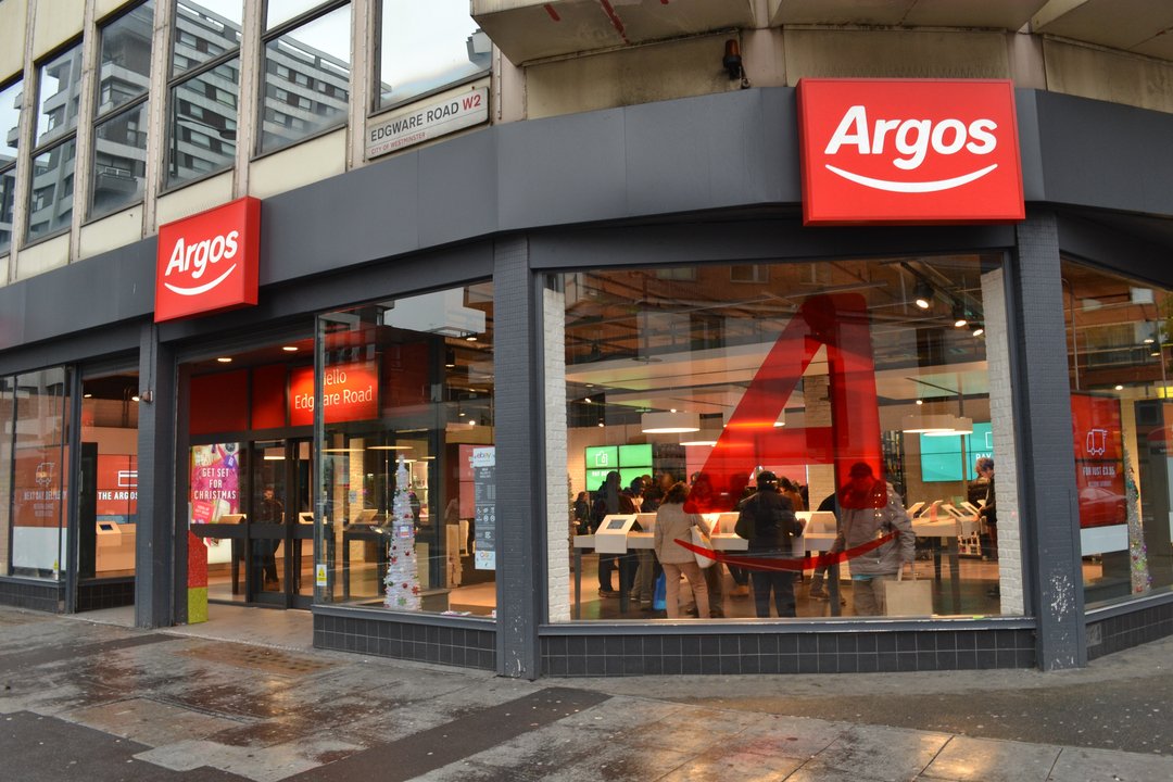 MAPICWorld's tweet photo. .@Argos_Online has tapped image search technology with a new tool that enables customers to pick out furniture and homeware items by snapping a photo. 
Read more in @ChargedRetail #retailtech #AI #customerexperience #TellYourTransformation https://t.co/EsfWjXmpSo https://t.co/nii8b2Puaq