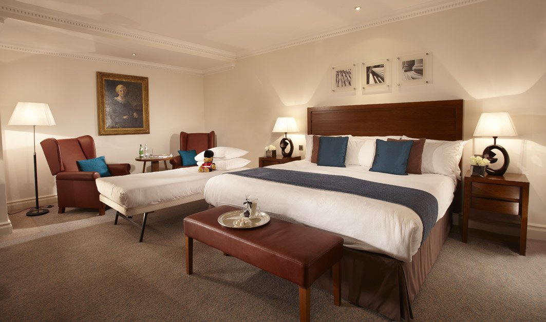 horseguardsLDN's tweet photo. We have put together a splendid Easter Family Package. There is lots for the whole family to enjoy, head to our website for more details and to book #lovelylondon #wheninlondon #londontown #londoncity #londonlove #londonforyou #easter #royalhorseguardshotel #AfternoonTea https://t.co/CoW5W0nwZW