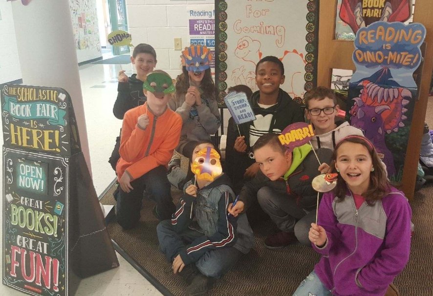 PES_Library's tweet photo. Readers definitely make great future leaders!! @Philcrantz5PES @MrsGallagherPES #connect2psd #inspiringsuccess #stompchompread #scholastic https://t.co/VhUw2tdXNh