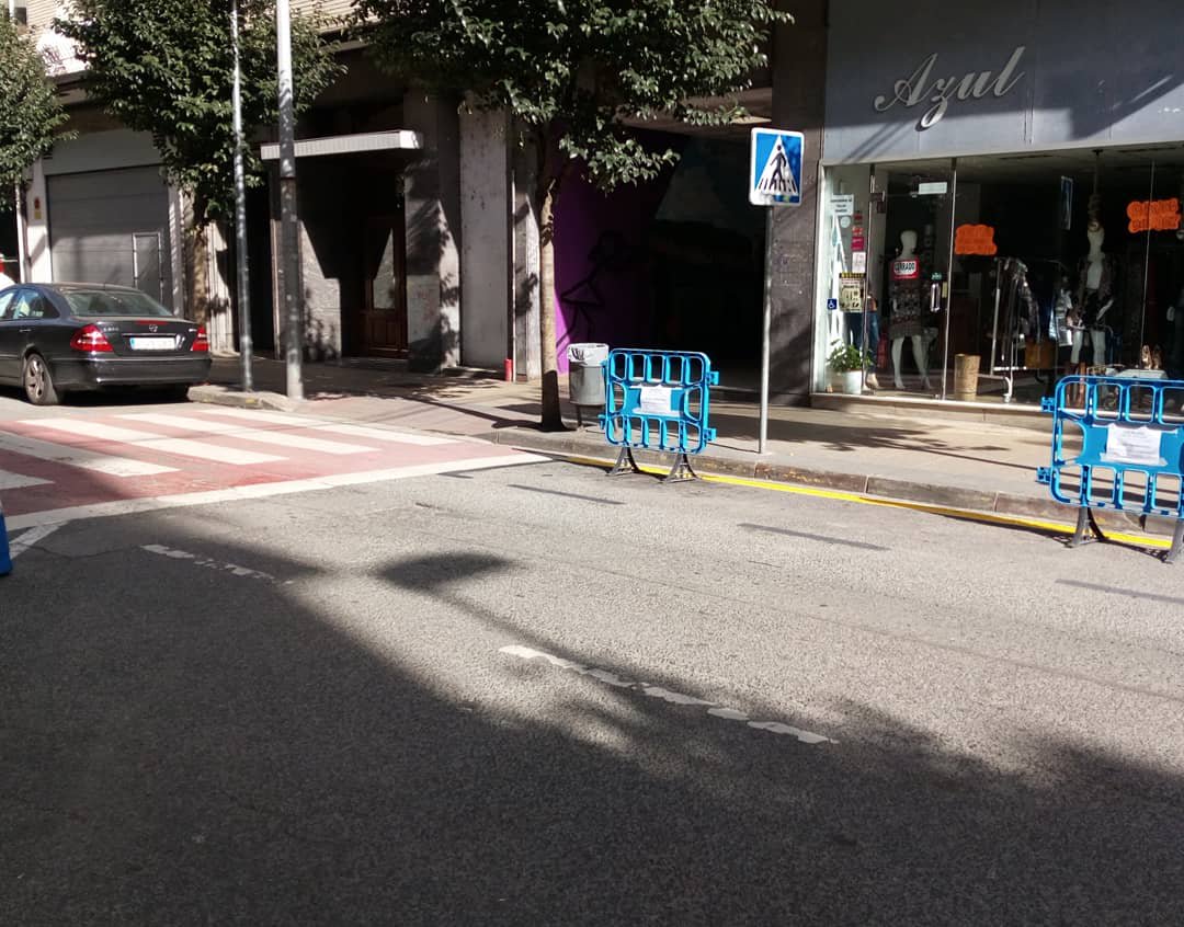 Auzo Kontseiluetan eskatuta, 👮‍♀️👮‍♂️ri informe bat eskatu zitzaion zenbait zebrabidetan segurtasuna eta ikusgarritasuna hobetzeko. Hasi gara jada beraietan lan egiten. #mugikortasuna #segurtasuna #lizarra