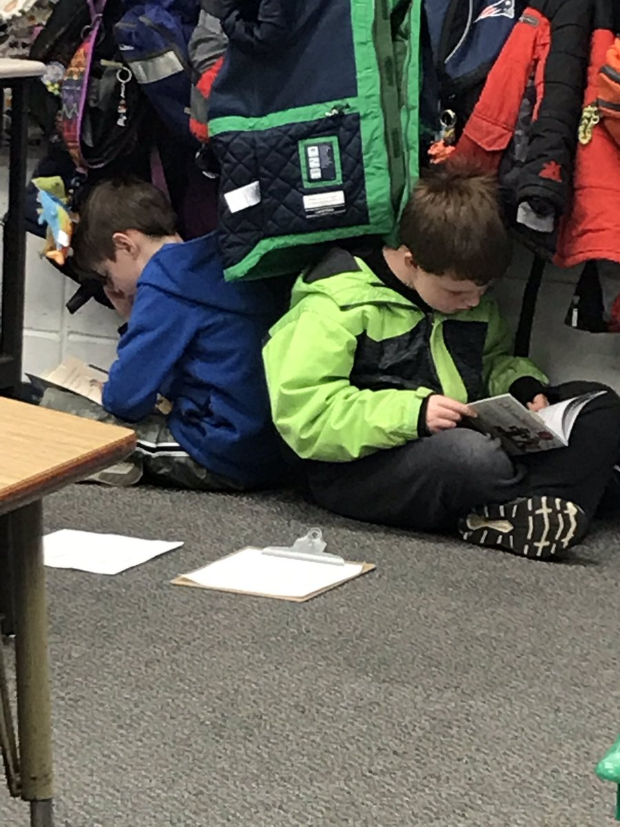 AlvesClass's tweet photo. Same book partnerships help us to keep track of longer books! https://t.co/y3n5WYVVFT