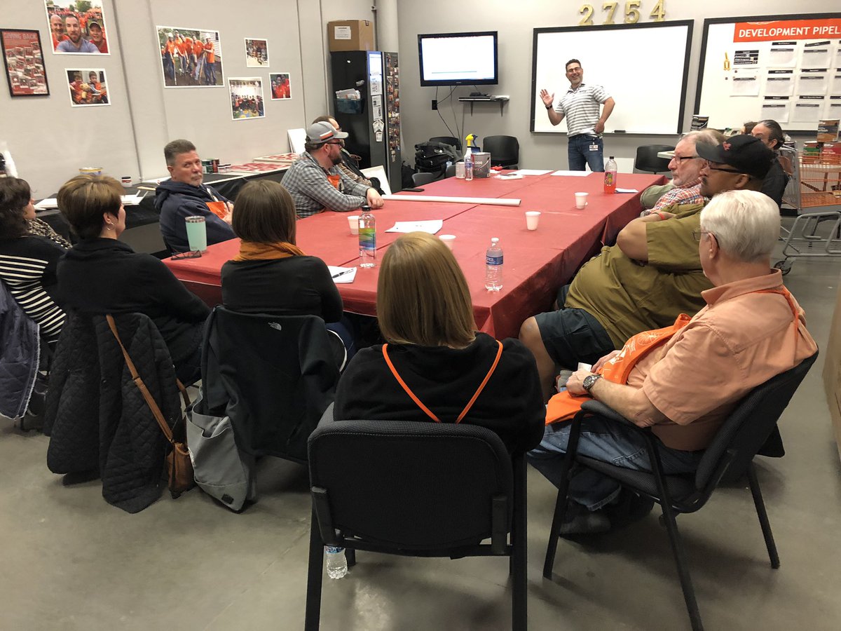 pdub5446's tweet photo. Spring Paint Training 2019! Now let’s see the lakeshore stores sell some Behr Paints and Stain’s!! https://t.co/9MTpu2ydB7