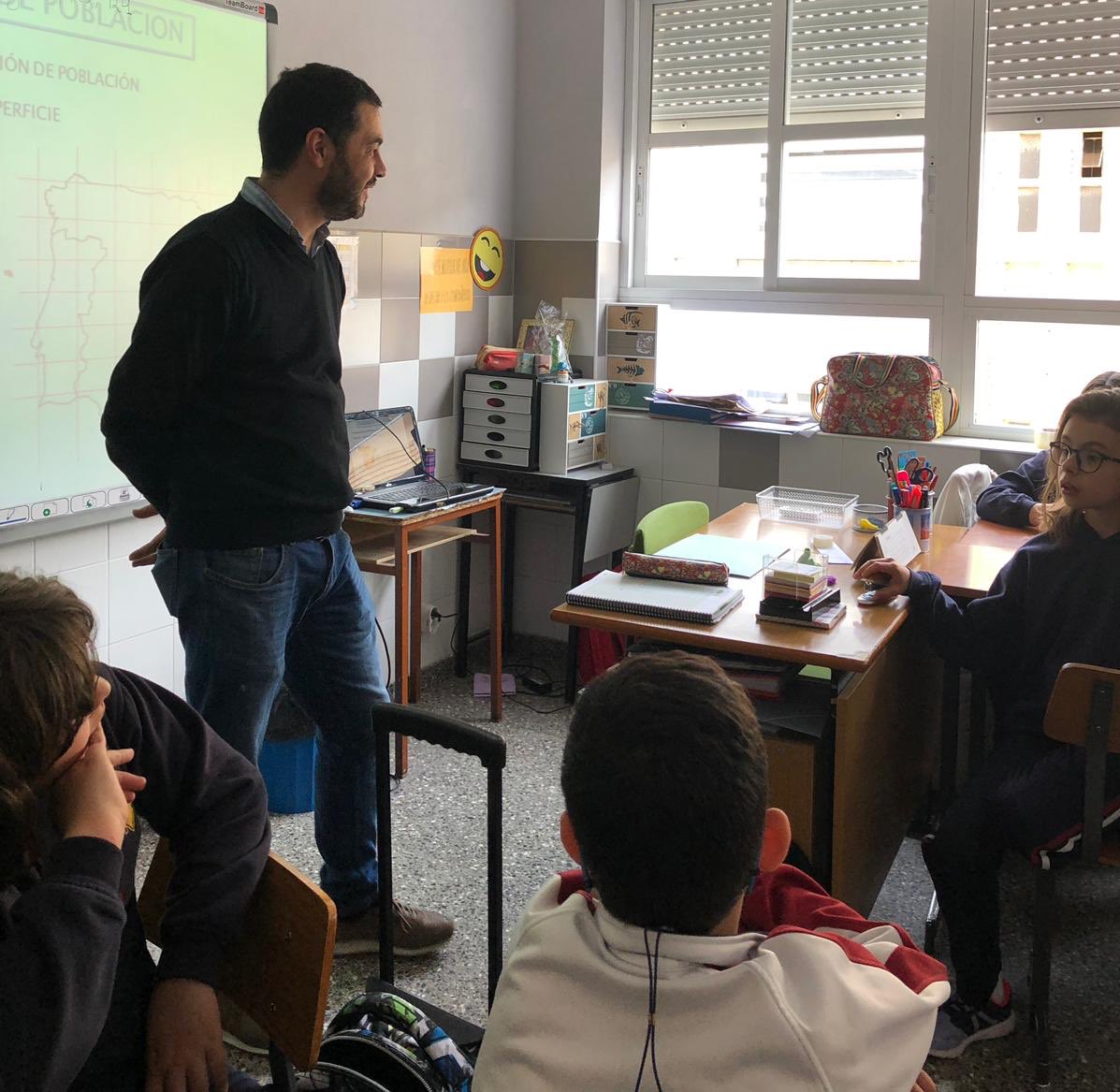 mercedtarancon's tweet photo. Sociología en el #proyectoparticipa
Quinto de primaria ha aprendido lo que es la #sociologia, su influencia en la economía y política de un país.
Interesante charla para conocer esta ciencia encargada del análisis de la estructura y funcionamiento de la sociedad humana. https://t.co/Stp9Yj704X