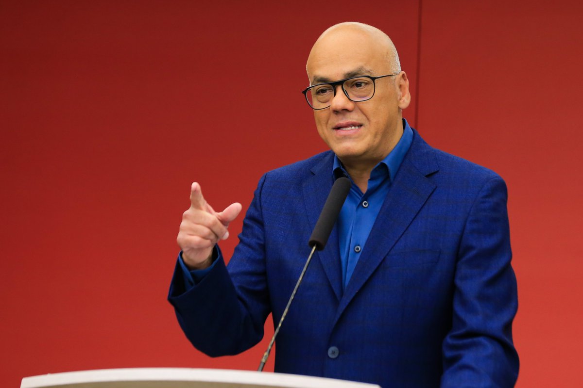 Vicepresidente de Comunicaciones, Jorge Rodríguez: Casi totalidad del servicio de energía eléctrica ha sido restituido en el país. Se ha logrado superar el ataque terrorista contra el pueblo venezolano #VenezuelaEnDefensaDeLaPaz 
#EnResistenciaActiva