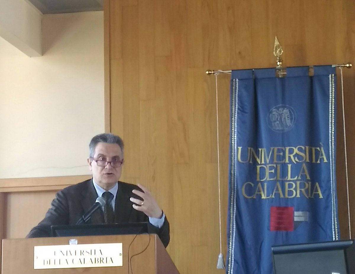 IntelligenceUni's tweet image. @IntelligenceUni Master Intelligence, Francesco Vatalaro, Professore dell’Università di Tor Vergata al Master dell’Unical @IntelligenceUni #intelligence #intelligencelab #master #rende #unical #IntelligenzaArtificiale #AI #IoT #robotica #economia #MachineLearning #algoritmi #rete