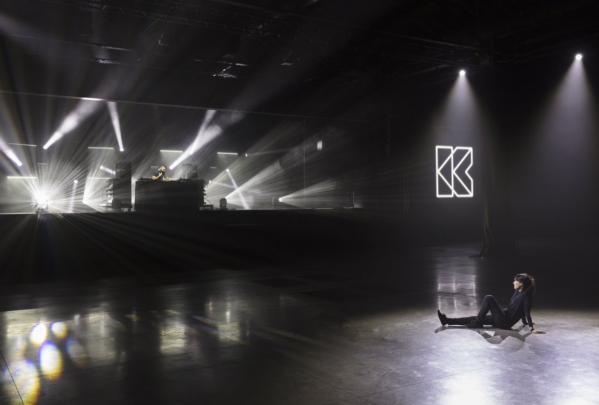 ITNEWWAVE's tweet image. K-Club is a work conceived for the #AriBenjaminMeyers exhibition at @OgrTorino, with music by himself and Deadbeat reworked live by @GangOfDucks (Sabla, @XIII_Tw), @mmmmaaana, @_material.

Register here for entry → bit.ly/ogr_kclub

Photo credits: Andrea Rossetti for OGR