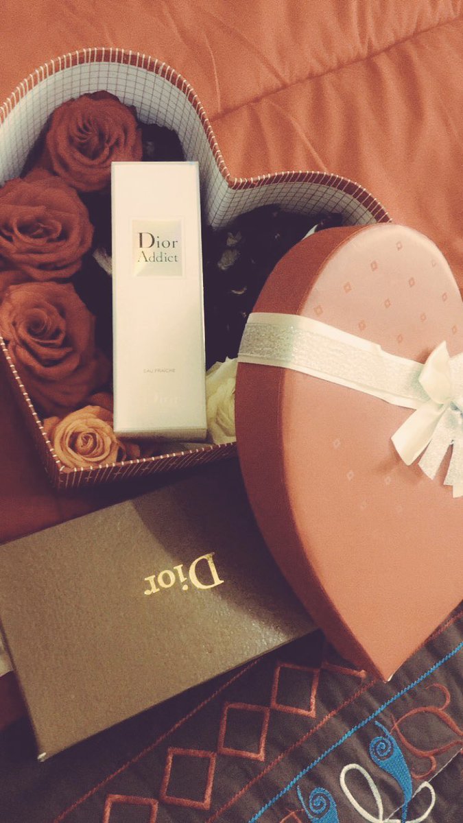 أينسى القلب أياماً، لها في عمقهِ مجرى✨.