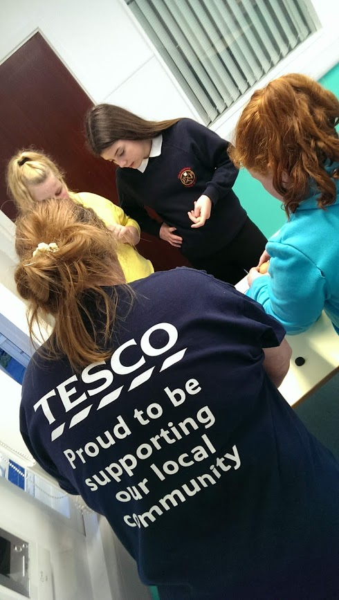 TMusselburgh's tweet photo. Great fun working with our #CommunityFoodConnection @FareShareUK~ groups for Pancake Day last week - Visited @WallyfordPS breakfast Club, @fasidefridge and Prestonpans to the homework club at @PennypitSport https://t.co/qiQ587diSo