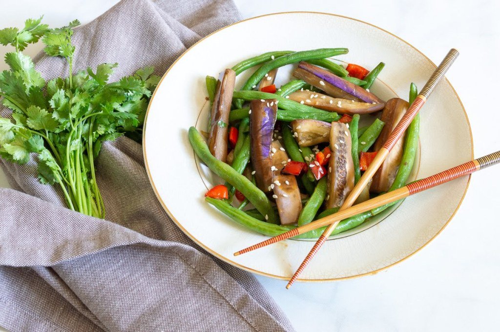 Spicy Eggplant and Green Beans | Whole 30, Vegan thesimplesupper.com/spicy-eggplant…