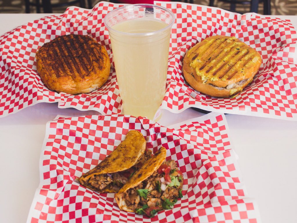 ConsumeCampeche's tweet photo. Conoce el emprendimiento de #GabrielRendon, #DoraditoCampeche 🌮🥤🥖enfocados en la venta de tortas y tacos con su receta especial "dorados por fuera", combinados de diferentes tipos de salsas al estilo Jalisco ➡️ https://t.co/SeG37zh0De

#ConsumeCampeche #ConsumeLocal https://t.co/HL0qc88Zmu