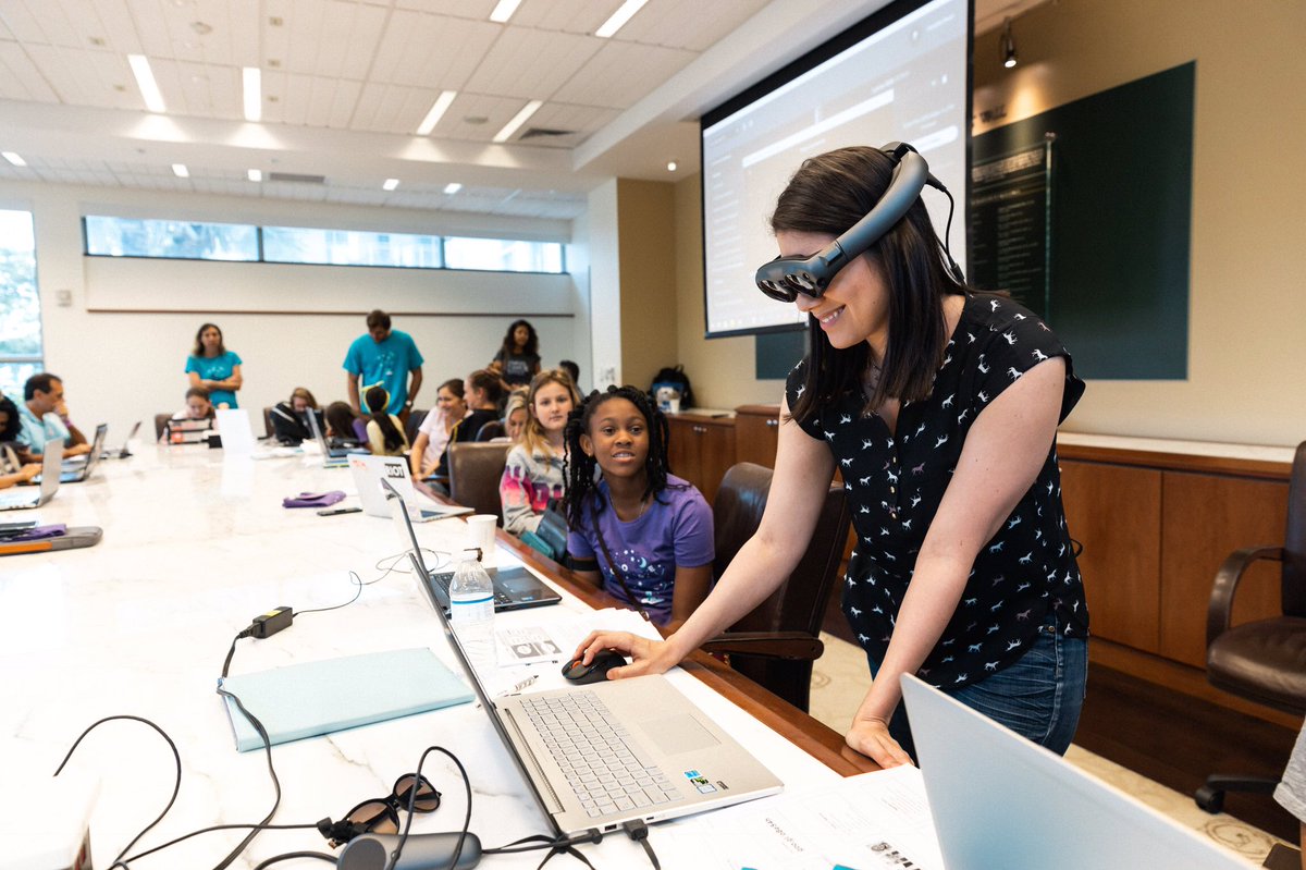 codeartorg's tweet photo. We are totally reminiscing Code/Art Miami this Tuesday afternoon. We miss all the learning, smiles, and fun that took place! #codeartmiami2019 Needless to say, we can’t wait till next year! PC: Christian Arévalo #codeart #girlscan #girlswhocode #STEAM #TechTueaday #womeninstem https://t.co/LVCVlUT6Lf