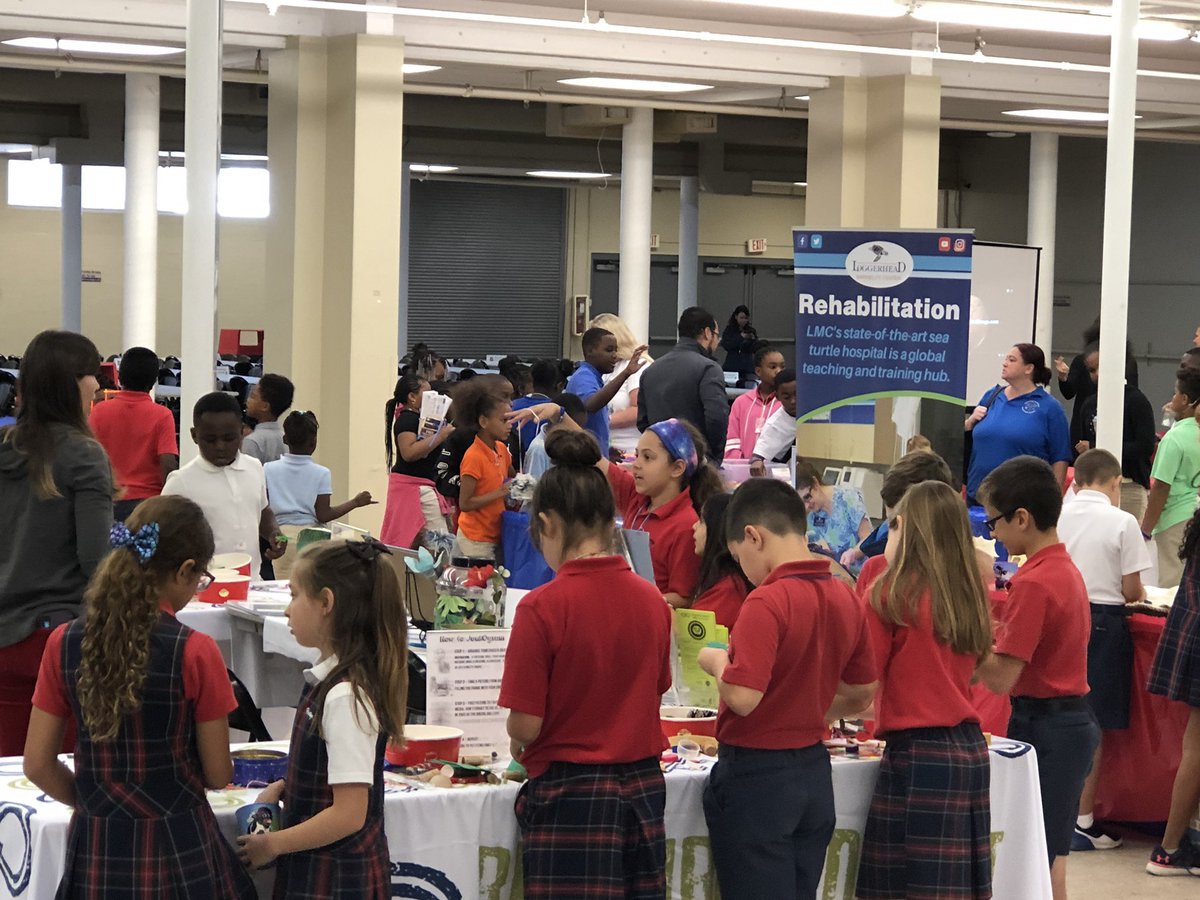 MickeyBanek's tweet image. Elementary Math Science and STEM Fair in full swing. Students are really engaged with the activity tables #domath #doscience @DianaFedderman