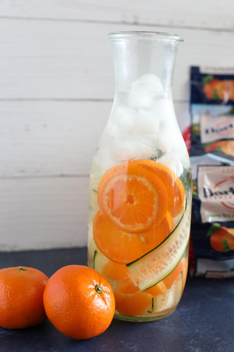darlingclems's tweet photo. Bring the spa to you with this refreshing cucumber, rosemary, and #clementine infused water. 🍊🥒🥤 https://t.co/x4A4RduawW
