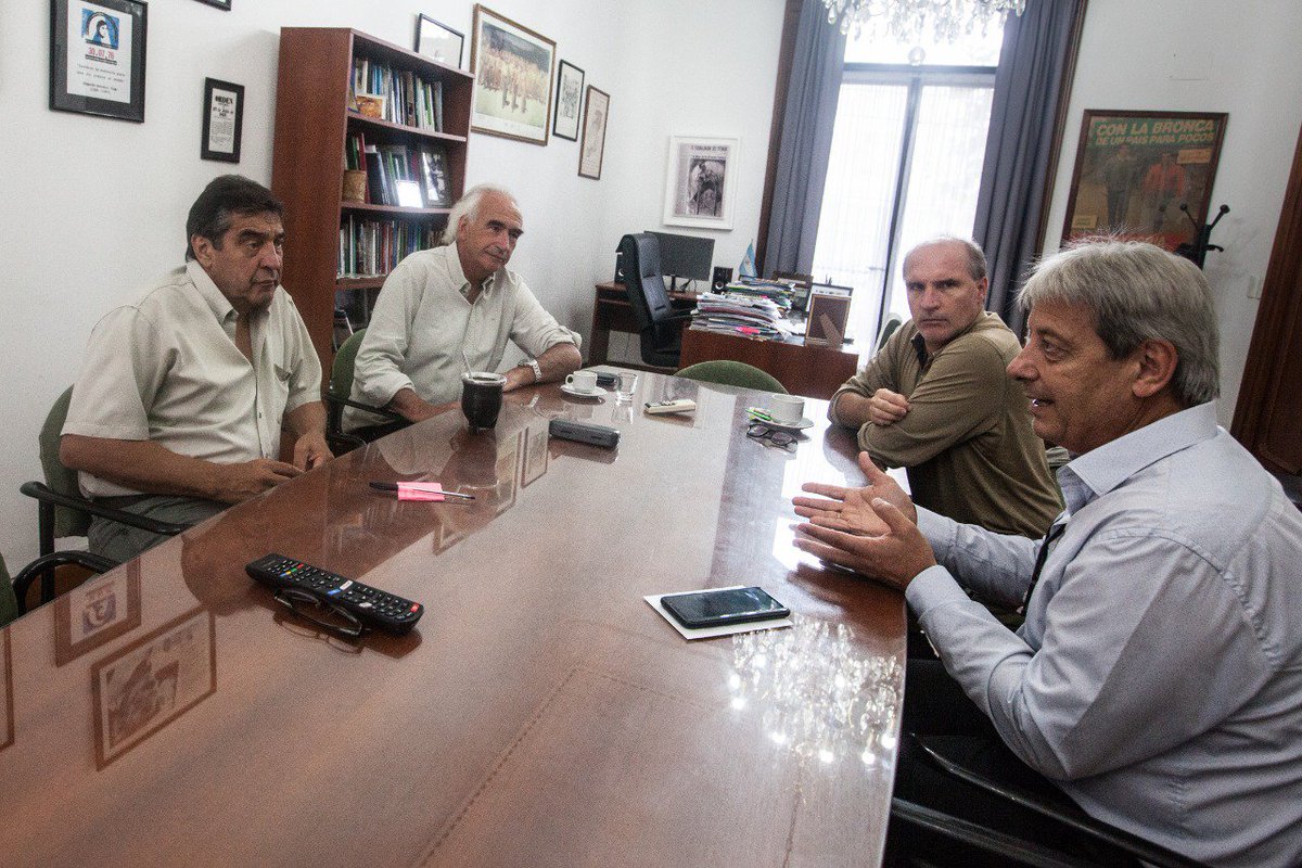 ateprensa's tweet photo. ATE y la CTA-A se reunieron con la #UOM para marchar en defensa de la industria https://t.co/Hm1RLCVLu7 https://t.co/qVH1ObWH44