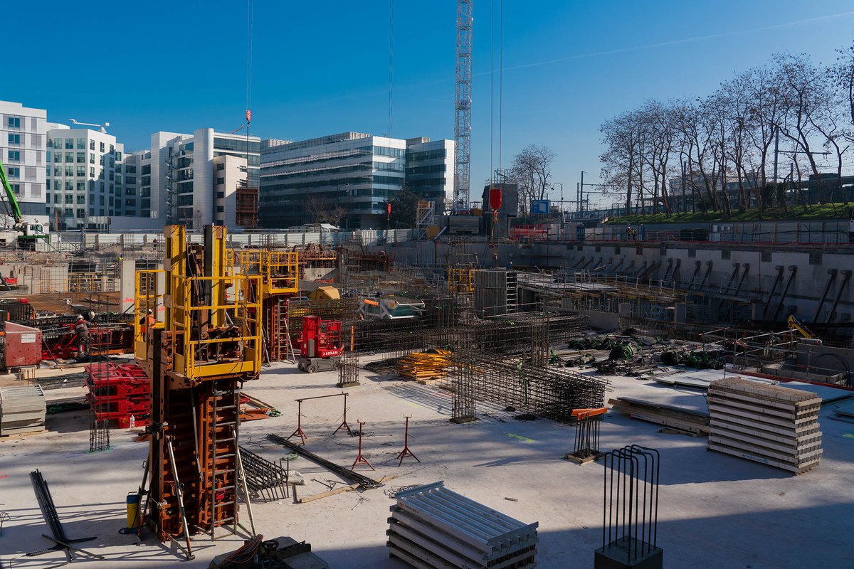 ConvergenceImmo's tweet photo. Quelques nouvelles du chantier de l'immeuble #Convergence à Rueil-Malmaison, où la construction du radier se termine pour laisser place aux premiers murs et planchers des sous-sols. https://t.co/vunc0OLOwd