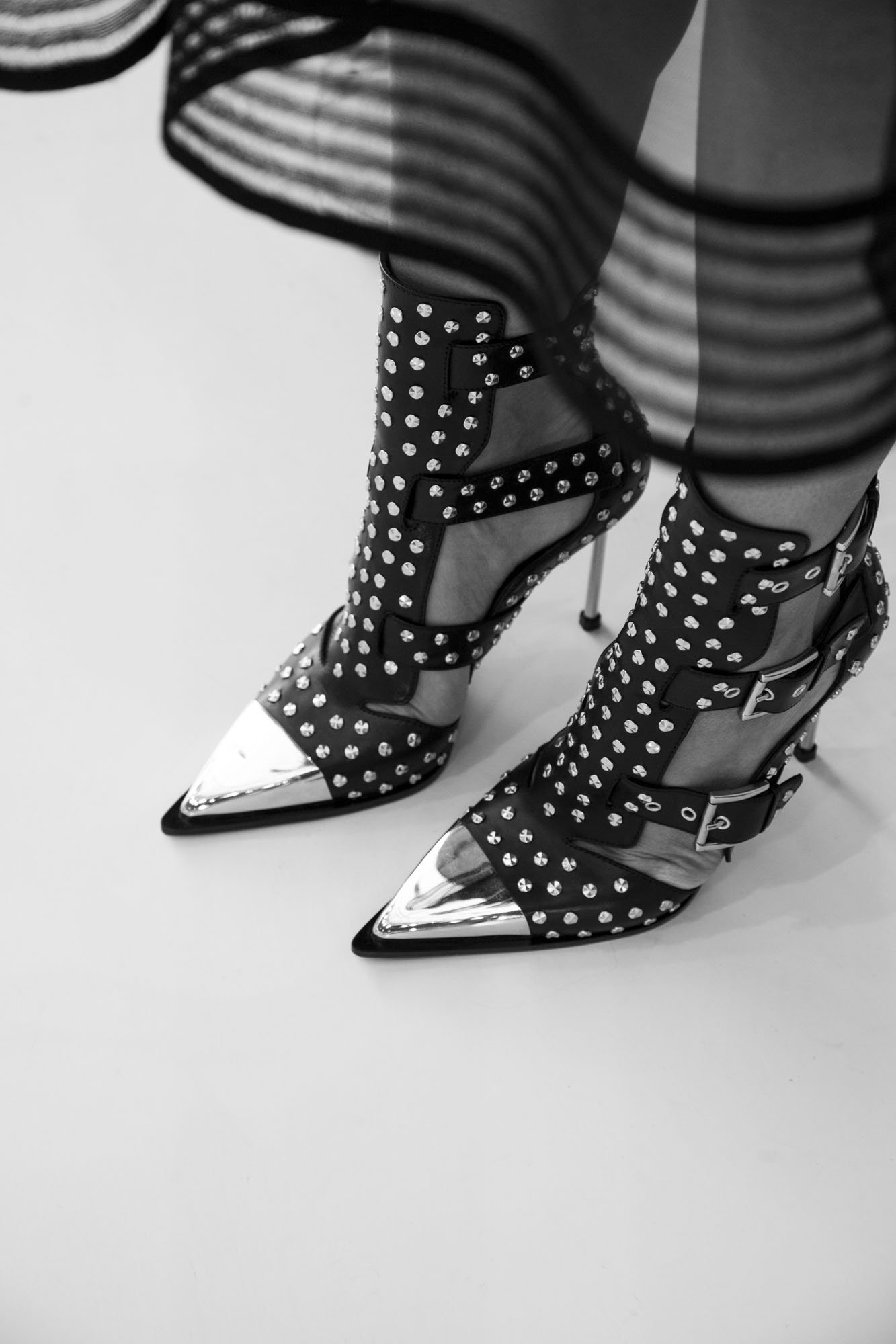 Caged ankle boots 2025