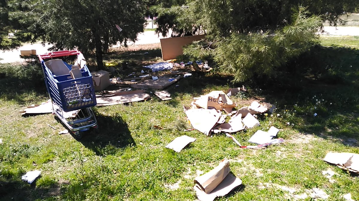 AlbertoAliagatw's tweet photo. ¿Estas son la nuevas viviendas de protección oficial del ayuntamiento de @MADRID ?... Que bonito y limpio está el Ensanche de Vallecas... #ensanche #Vallecas https://t.co/Nbkt79bd1o