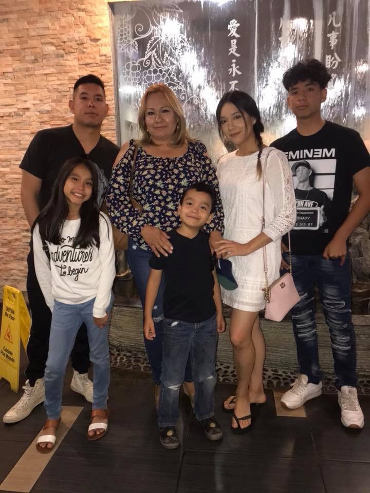 Una madre de familia de #Tucson fue fichada al centro de detención en #Eloy, ahora sus 5 hijos le piden ayuda a la comunidad para recaudar $12,000 para que sea puesta en libertad. La historia completa a las 4p por <a href="/TelemundoAZ/">Telemundo Arizona</a>. #ImmigrationCase