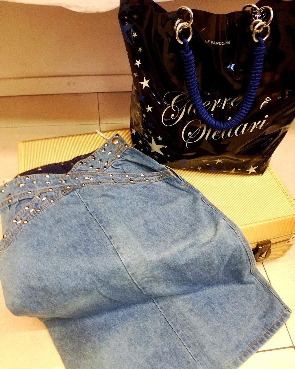08414aff21ce41e's tweet photo. #bags @LePandorine #borsa €15,50 e #gonna anni '80 €7,50. #outfit #outfitoftheday #vintage #vintagestyle #anni80 #spring #primavera #picoftheday #photooftheday #charityshopfind #charityshop #instagood #puglia  #bari #nuoviarrivi #nuoviprogetti #TemporaryMe https://t.co/24YM7GHXSN