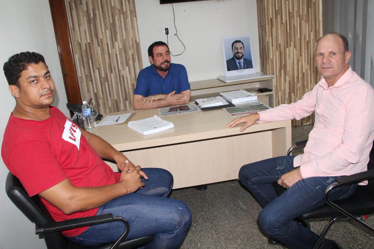issam_saado's tweet photo. Também tratamos de melhorias para a região com o prefeito Oídio, de Santa Fé do Araguaia. #deputadoissam #issamsaado https://t.co/RIHPYE3L2r